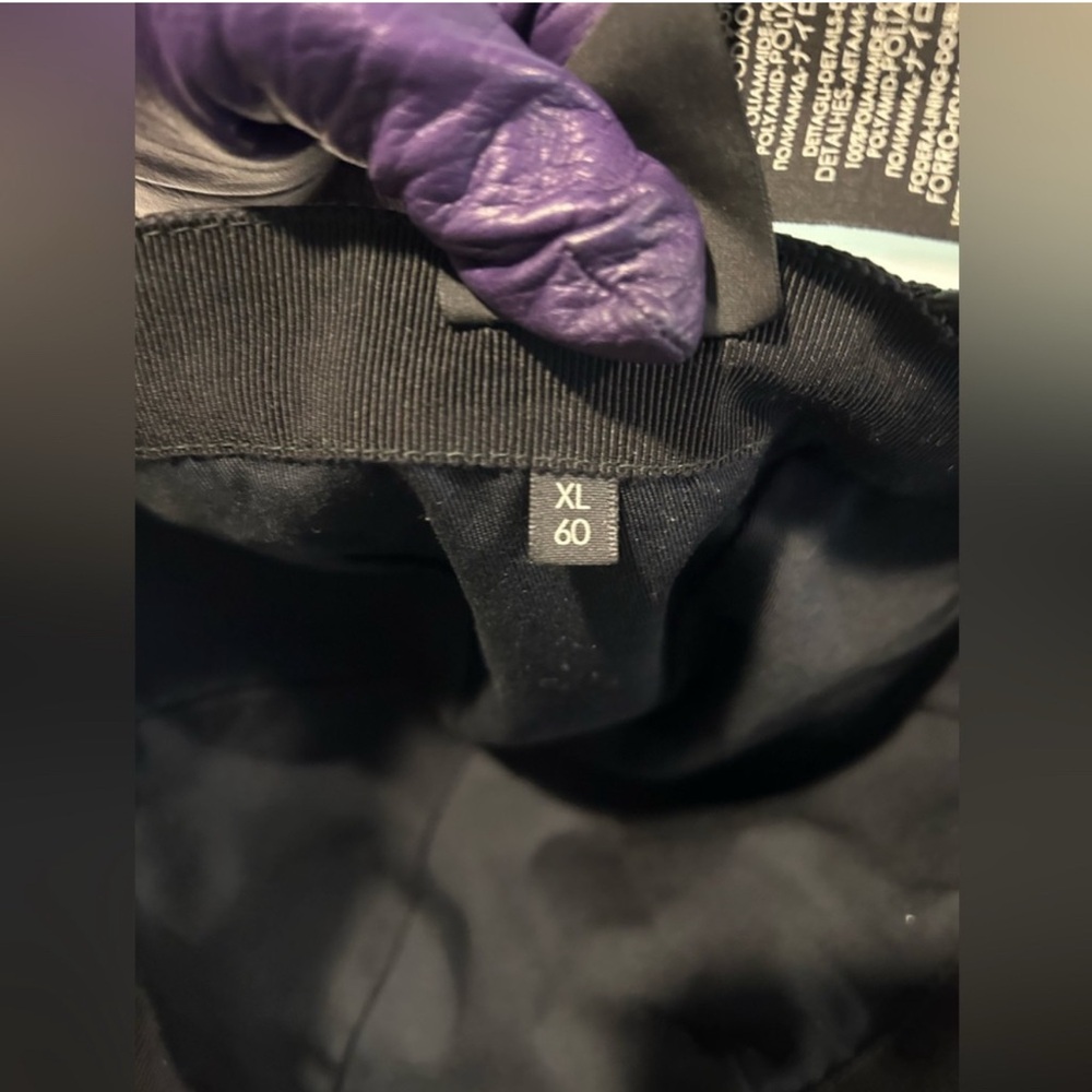 Gucci Black Monogram Cap with Red and Green Accents - Picture 8 of 10